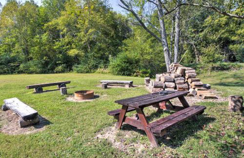 Vintage House with Fire Pit Less Than 6 Mi To Kentucky Lake! - Foto 22