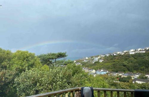 Cliffside 3 Bedroom House with Sea Views - Photo 26