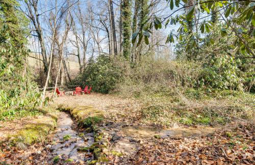 Peaceful Hendersonville Cabin - Hot Tub & Fire Pit - Foto 34