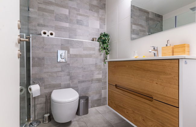 Sunlit Urban Escape with Balcony by Sea N Rent - Foto 26