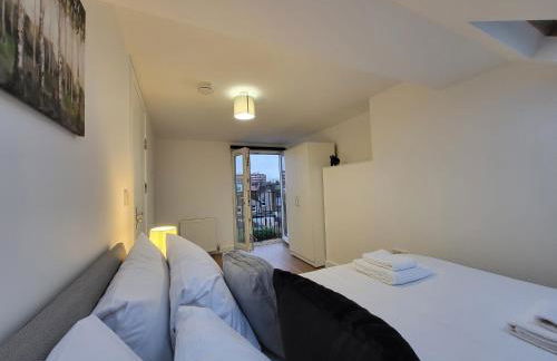 Central 5BR Retreat - Walk to Tube, Explore London - Photo 23