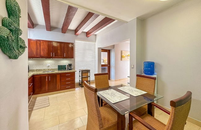 Incredible 3 BR Penthouse w BBQ Jacuzzi - Photo 51