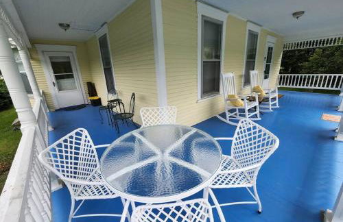 BaseCampWV-Durbin. Spacious 4 bedroom house w/yard - Foto 2