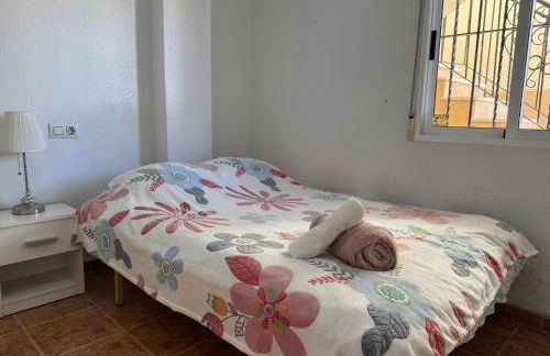 En perle med plass til voksne og familien, solfylt terrasse 5 min fra stranden - Foto 14