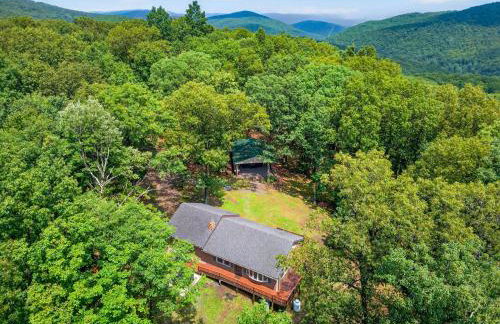 20 acres w Private Pavilion, Fireplace & Fire Pit - Foto 50