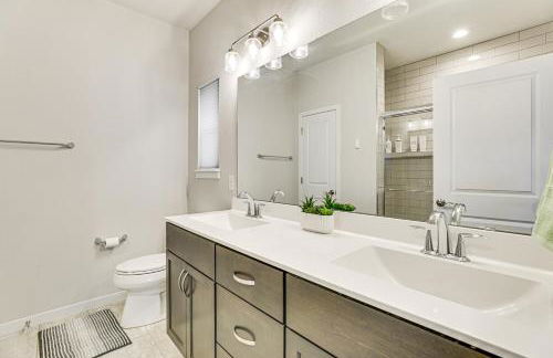 Spacious and Modern Home with Deck in Oregon! - Foto 19