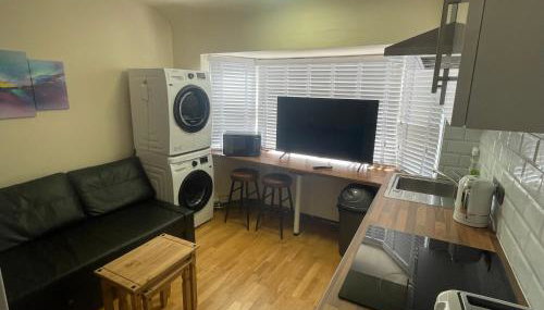 2 Bed Flat near Heathrow Airport & Elizabeth Line - Foto 5, minibar