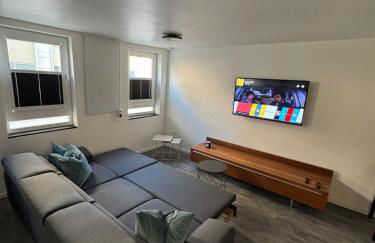 Luxus-Apartment im Herzen von Ludwigsburg - - WLAN - Klima - 24h Check-In - Waschmaschine - Terrasse - 200m vom Schloss und vom Ludwigsburger Marktplatz - - - Foto 3