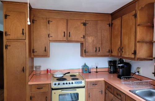 East Granby with AC and WiFi 3 minute to Bradley - Foto 36