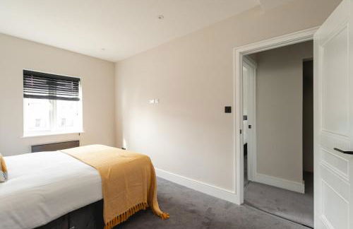 Skyvillion - COZY LARGE 4 & 1 Bed Apartments in London Enfield, Mins to Tube Station, Free Wi-Fi - Foto 52