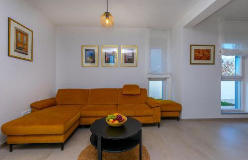Modern Casa di Lucija with heated pool, near Airport, own parking - Foto 13