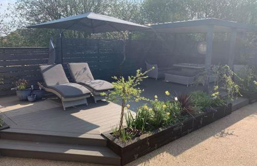 brand new cozy cabin with parking - Foto 23