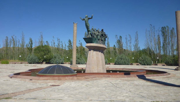 Tour por Potrero de los Funes y San Luis - Foto 2, Monumento al Pueblo Puntano