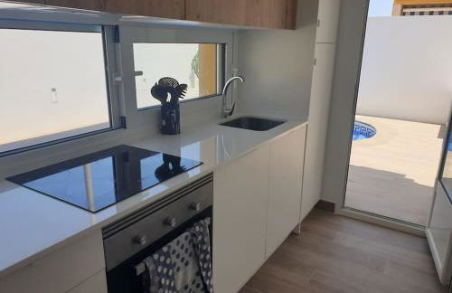 Dúplex mediterráneo con piscina y cenador - Foto 5