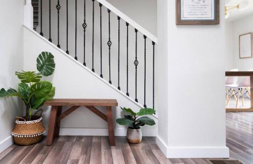 Stylish Modern Farmhouse wYard 10 mins from DT - Foto 22