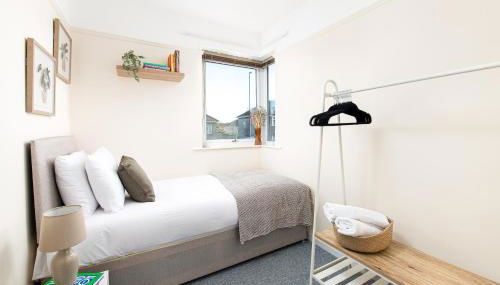 Long Stays-4bed house-Parking-By FabAccommodation - Foto 5