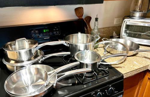 The Banksy-Free Parking -4 bedroom w King bed- Firepit Rooftop near United Center - Foto 17