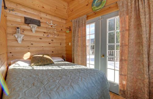 Steps From Lake George! 8-Acre Home with Dock Access - Foto 16