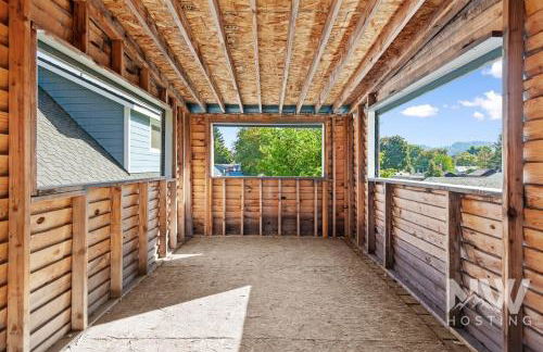 Cozy Farmhouse w Treehouse Fire Pit 1 Mile to Beach Close to Skiing Adventures 1226 - Foto 35