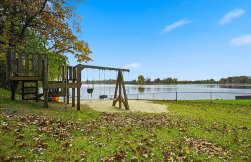 New Lakefront Getaway Private Hot Tub Min to DMC - Foto 32