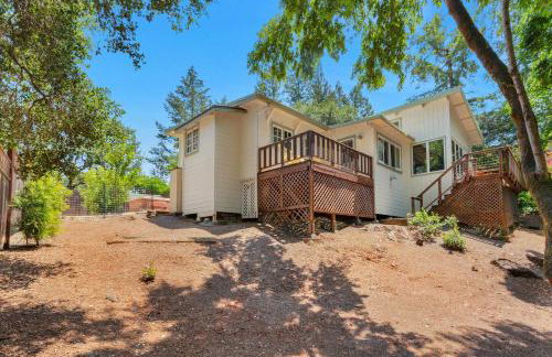 Serene Retreat with Hot Tub - Fire Pit - Deck - Foto 45