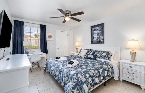 Tranquil Condo Walk to Beach - Foto 11