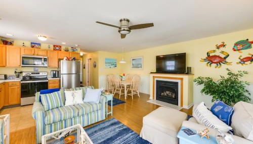 Condo with Deck Walk to Beach and Convention Center! - Foto 2