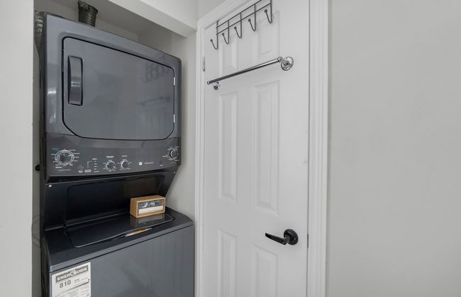 Beautiful House - On A Quiet Street - Photo 50