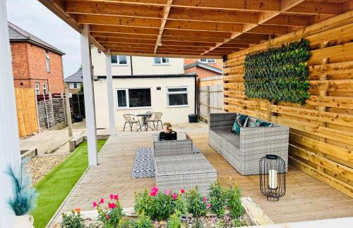 3 bedroom house sleeps 5 free parking long stay discounts - Foto 2