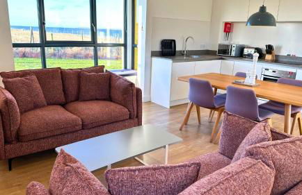 Jog 2-Bed Apartment with Scenic Views by Together Travel - Photo 4