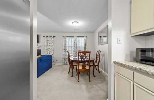 Quiet 2 Bedroom Condo In Greensboro - Photo 25