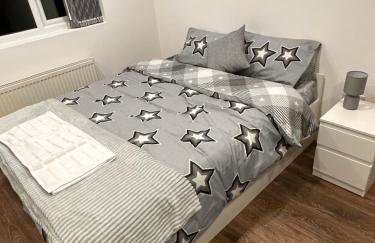 Lovely Hillingdon Family Holiday Home - 6 bedrooms - Foto 22