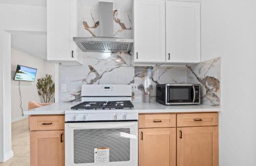 20 percent OFF Fully Furnished 2BR in Prime Tustin - Foto 10