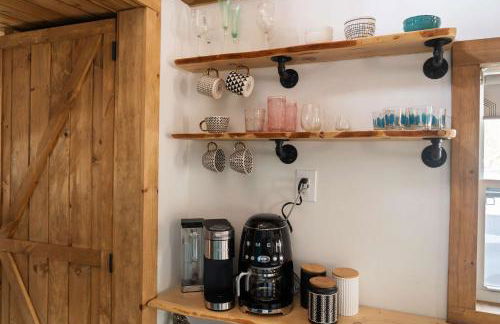 Perfect Couples Cabin Fireplace Firepit & Wine Nearby - Foto 10