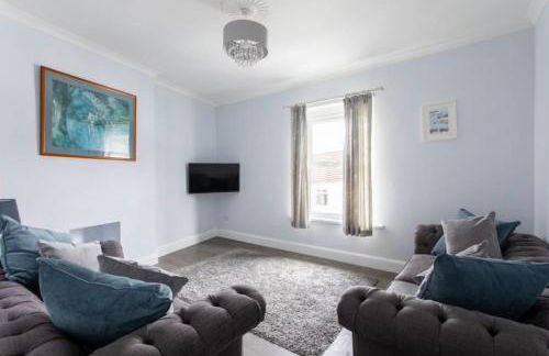 Beautiful Two Bed Mumbles Flat - with parking space - Foto 12
