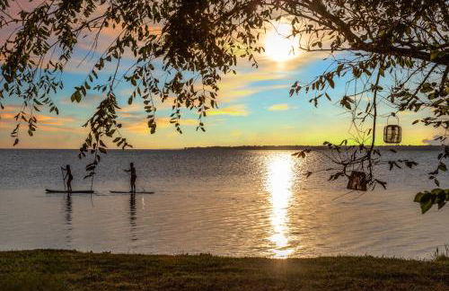 Waterfront Designer Retreat! Stunning Sunsets! Less than 5 minutes to the beach! - Foto 52