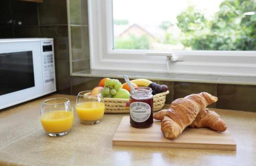 CHURCH ROAD by BOURNECOAST - A Spacious Bungalow in the Popular Hengistbury Head Area Near the Sandy Beaches - HB5830 - Foto 9