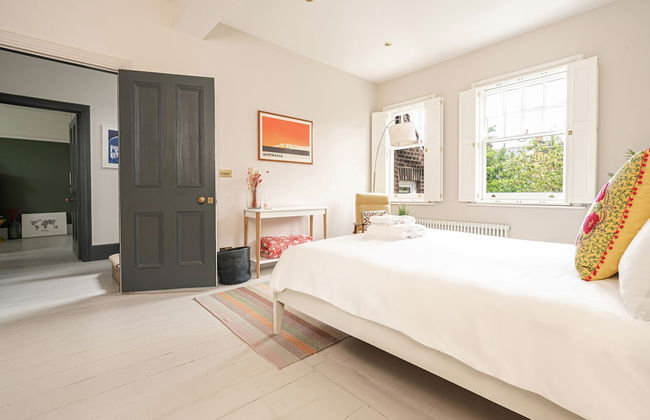 Chic and Colourful Family Home by Underthedoormat - Foto 12