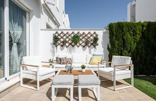 CASA LA PLAYA-CONIL Vacaciones de Lujo en Conil con Todas las Comodidades NETFLIX-HBO-DISNEY-CANALES DE FUTBOL-WIFI ALTA VELOCIDAD-SMART TV 65"-ALEXA - Foto 14