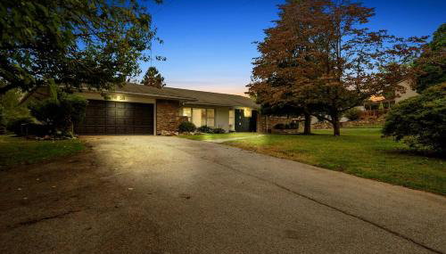 Comfort, Fun, & Charming - 5BR Oasis with Pool - Foto 5