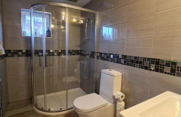 6 Bedroom Spacious villa, Free Parking - Foto 8