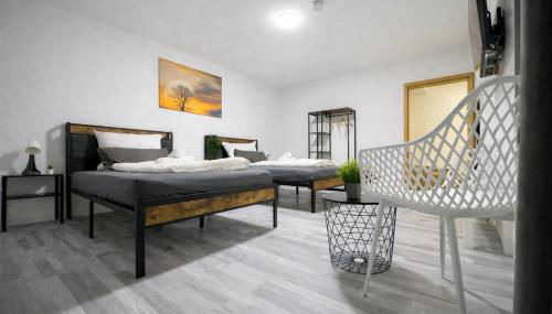 STN Royale Suite - Ferienwohnung mit 4 Schlafzimmer, 8 Big Beds, Parkplatz & Balkon, Highspeed WLAN, Netflix Premium, Zentral zu Audi & Schwarz Gruppe - Foto 2