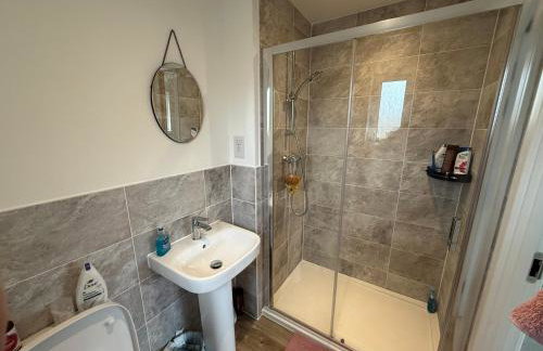 Stylish 4 Bedroom Home Perfect for Families - Foto 19