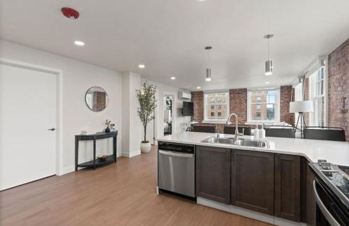 Luxury w King Beds, Pool Table, Central Downtown! - Foto 16