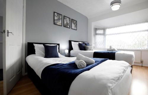 Spacious 3BR by Avalora Shortlets & Serviced Accommodations Queensway with big garden, Near train station - Foto 30