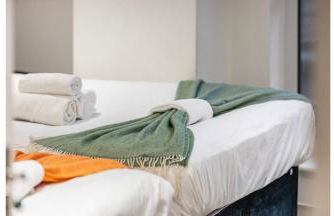 A Splash of Color: Spacious & Funky 3-BR Flat - Foto 33