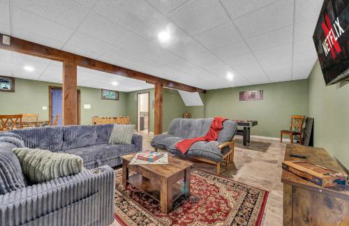 Secluded Log Cabin with Hot Tub Fire Pit Game Room - Foto 34