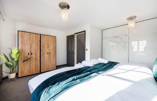 Large 4 Bed Townhouse in Uxbridge Sleeps 9 - Foto 14