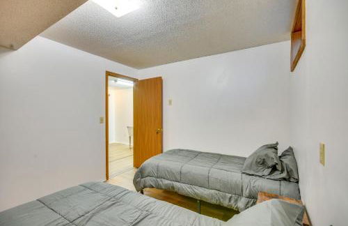 Historic Clark Cabin with Deck and Fishing Pond Access - Foto 12