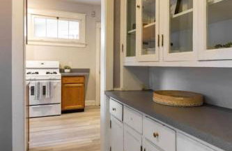 Hyde Park Comfort with Office Near Everything - Photo 13